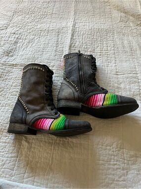 STEVE MADDEN BOOTS SIZE 7